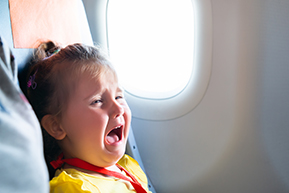enfant qui pleure lors d'un vol