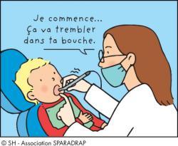 Un dentiste se prépare à soigner un enfant avec une fraise